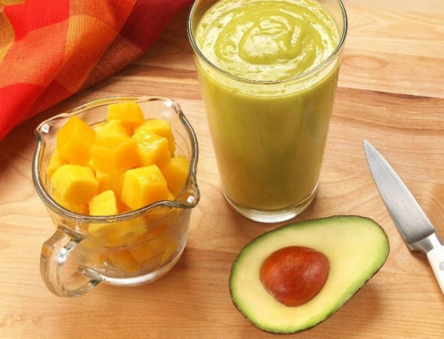 Cách làm sinh tố bơ xoài lạ miệng, bổ mắt đẹp da